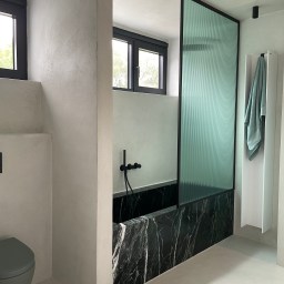 Bijzondere badkamers, rechtstreeks van de fabrikant.  Ontdek onze collectie via het menu hierboven.